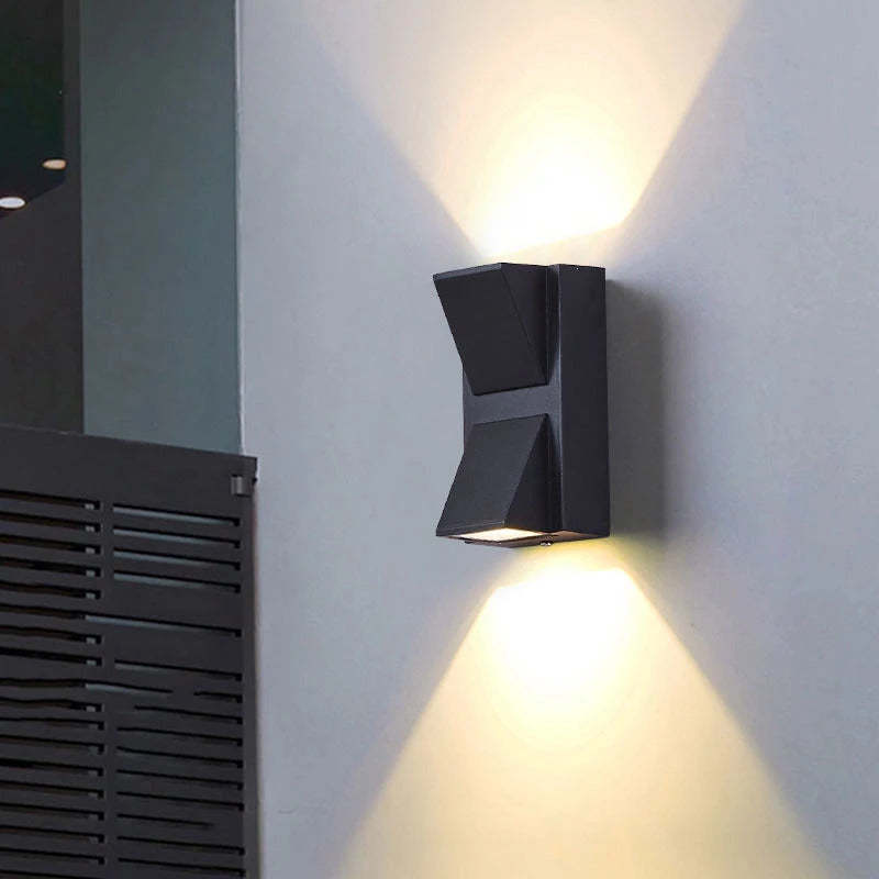 Terin Luminária de Parede Externa LED Preta Moderna